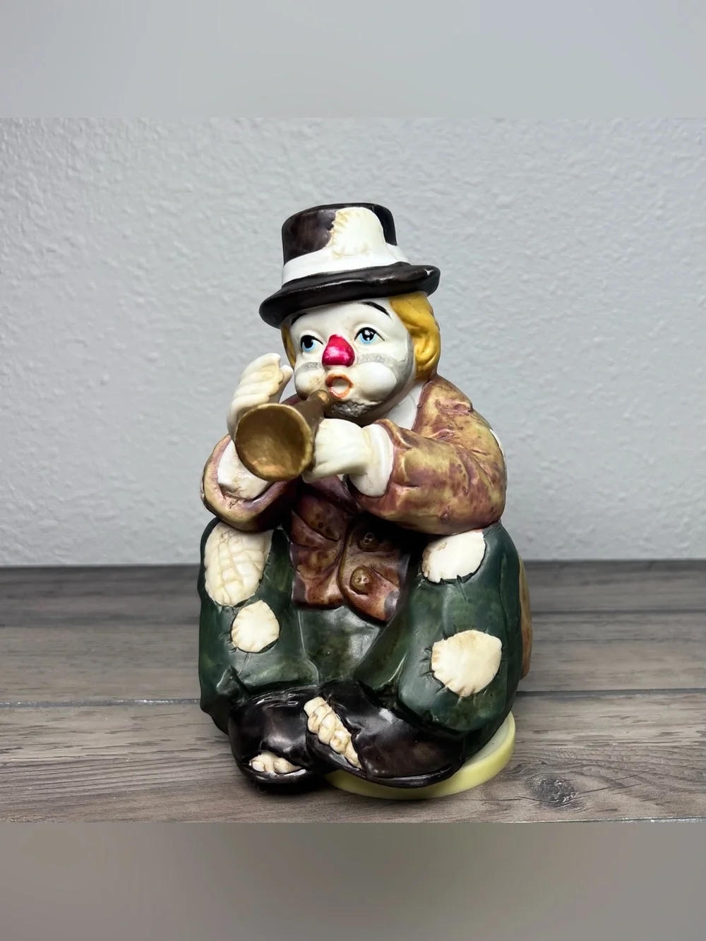 Vintage 1980 Sun Saint Ceramic Hobo Clown Music Box Wind Up Playing Trumpet Horn
